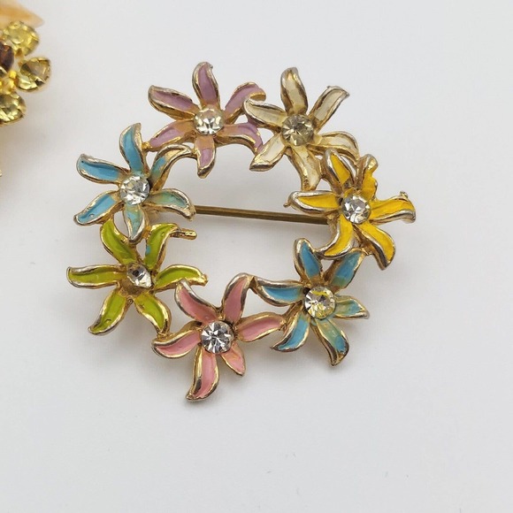 Floral Wreath Brooch Lot of 2 Enamel Rhinestone Round Flower Pins Multi Tone - Picture 3 of 7